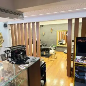 Interior loja Shark Tattoo Gallery